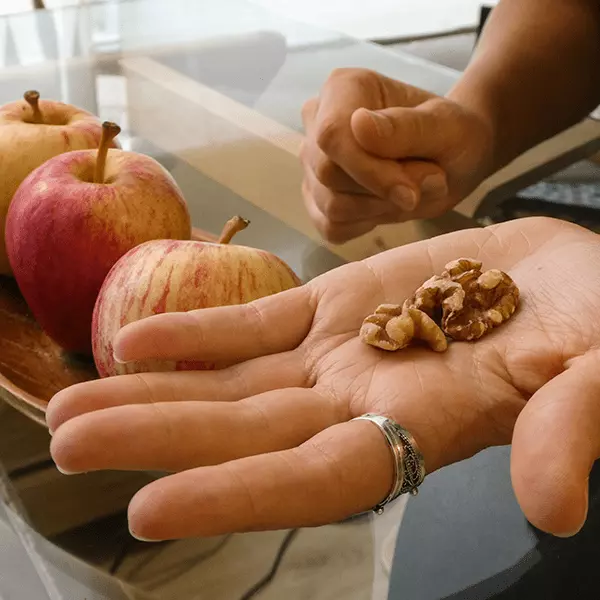 Una mano para ayudarte con tu dieta, clínica Laurisilva